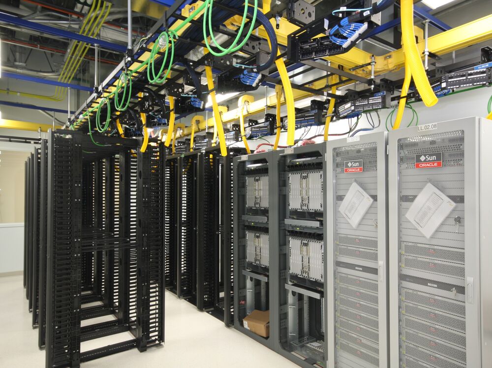 Telecom equipment lineup with overhead cable management